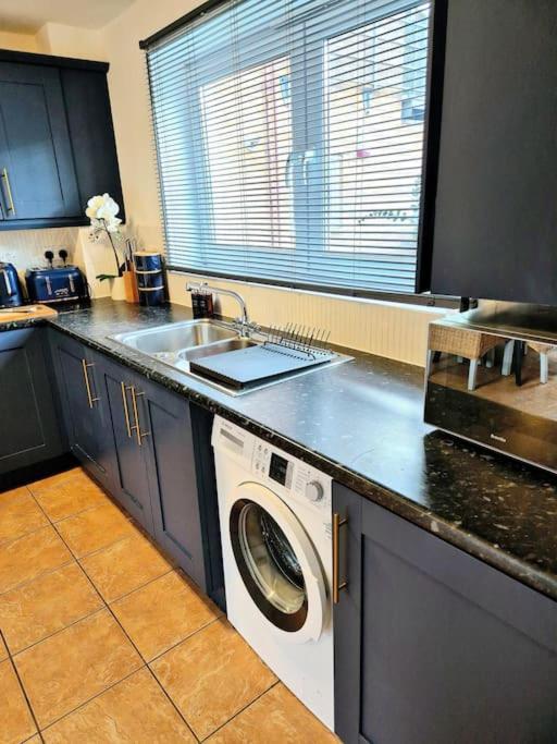 Home From Home 3 Bed,2 Bath House With Garden&Parking Near Centre&Tram Stop Sheffield Luaran gambar